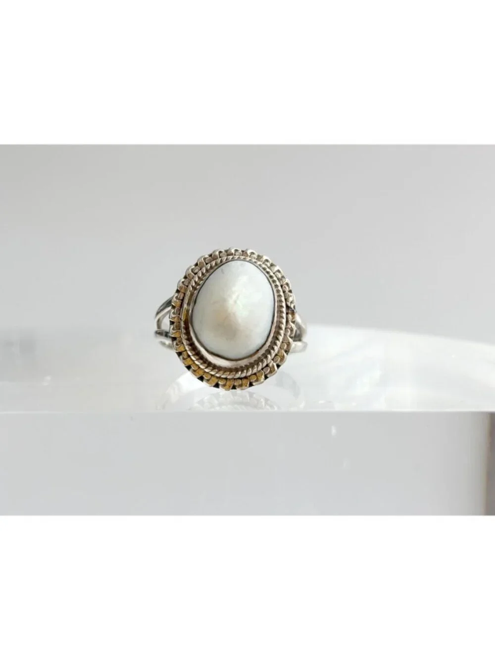 Natural Mother of Pearl Navajo Inspired Sterling Silver 925 Vintage Ring - sz 7